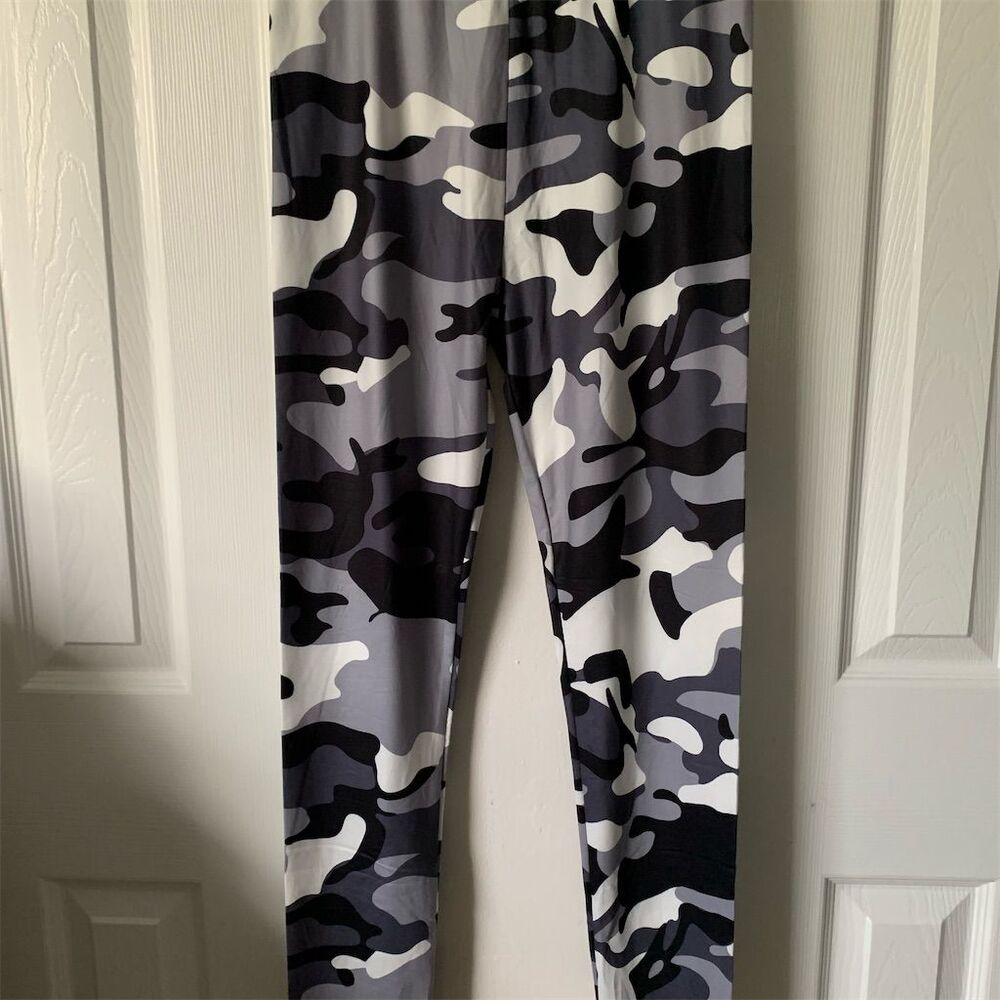 Women's Camouflage Print Leggings Size‎ M Multicolor Activewear